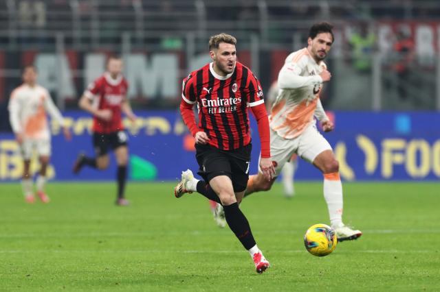 1738812658758070048.jpg Santiago-Gimenez-Milan-Roma.jpg